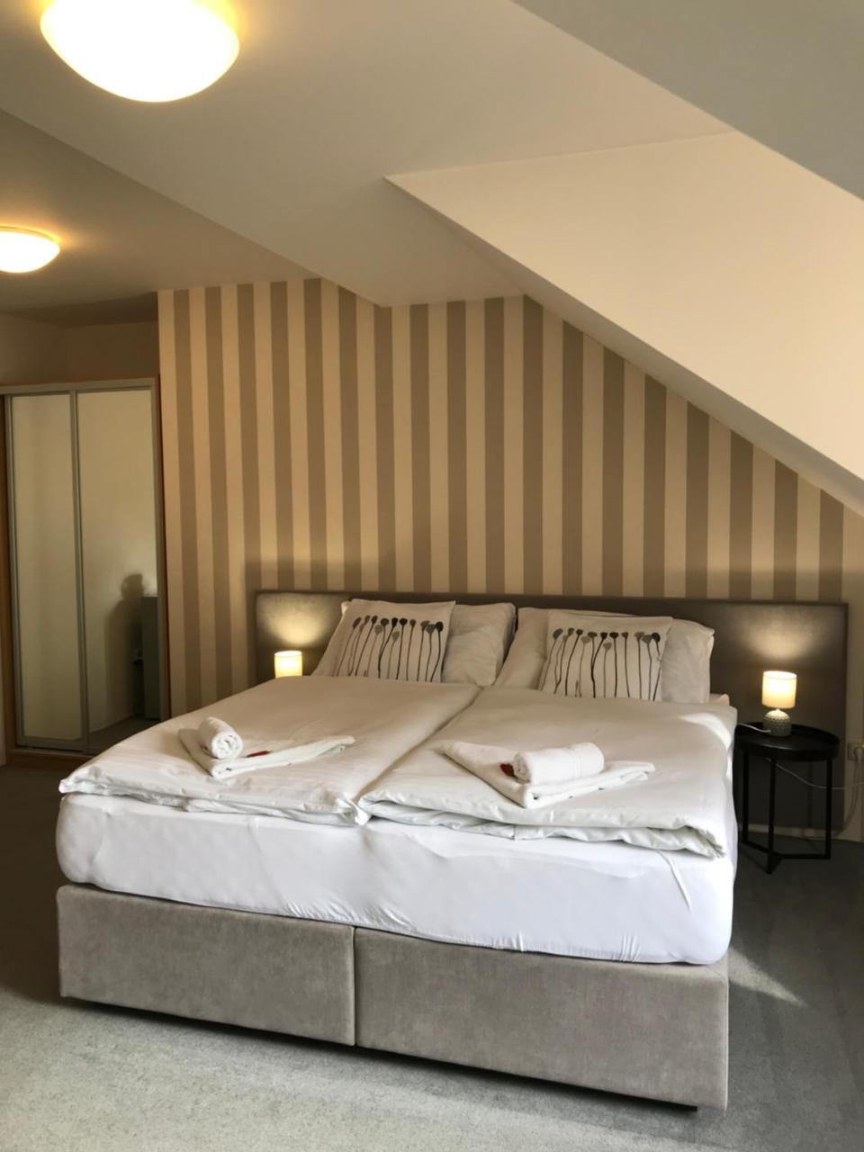 Rozmaryn Hotel B&B Rakovnik Bagian luar foto